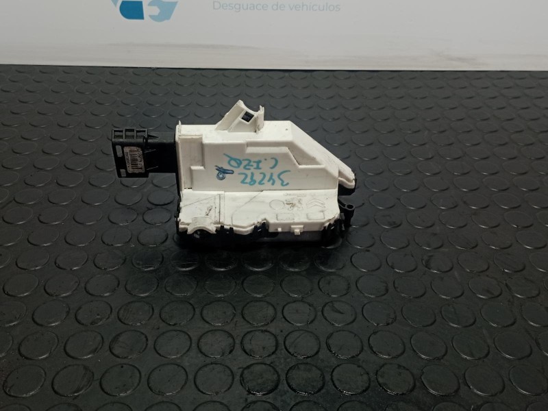 Recambio de cerradura corredera izquierda para peugeot partner kombi outdoor referencia OEM IAM PSA828421  