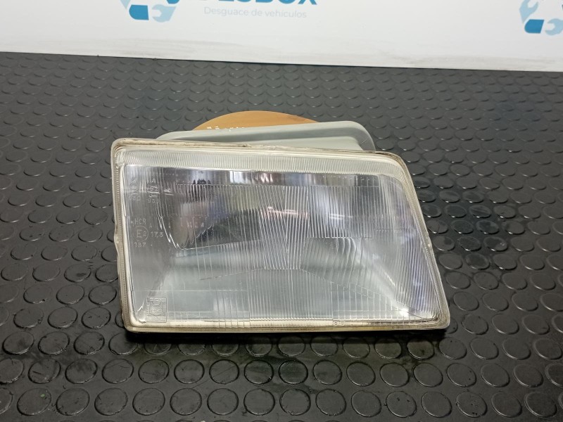 Recambio de faro derecho para peugeot 205 berlina 1.8d referencia OEM IAM 084388  