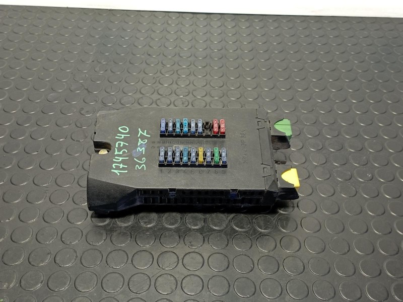 Recambio de caja reles / fusibles para mercedes-benz vito (w638) caja cerrada 2.3 diesel referencia OEM IAM 0005400650  