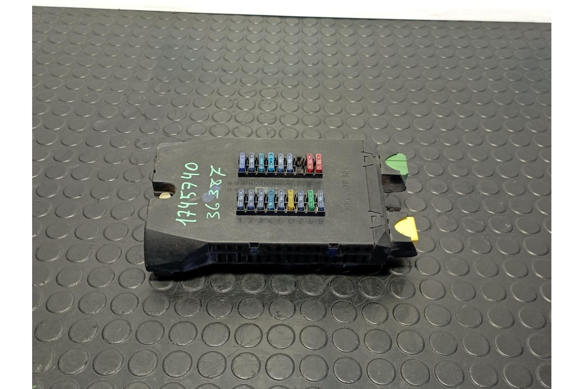 Recambio de caja reles / fusibles para mercedes-benz vito (w638) caja cerrada 2.3 diesel referencia OEM IAM 0005400650  