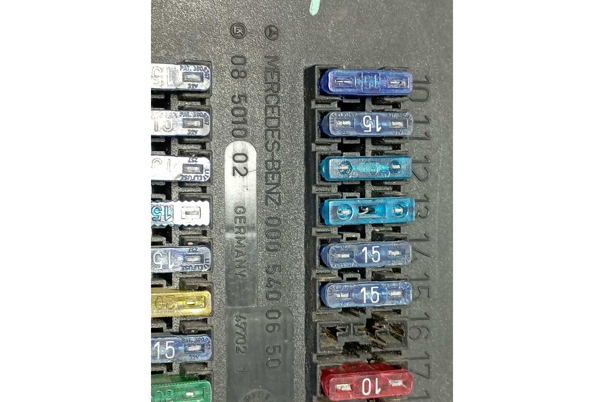 Recambio de caja reles / fusibles para mercedes-benz vito (w638) caja cerrada 2.3 diesel referencia OEM IAM 0005400650  