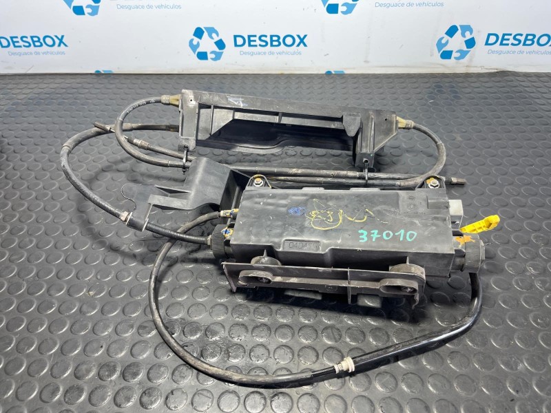 Recambio de freno de mano electrico para renault scenic ii 1.9 dci referencia OEM IAM 8200418647  