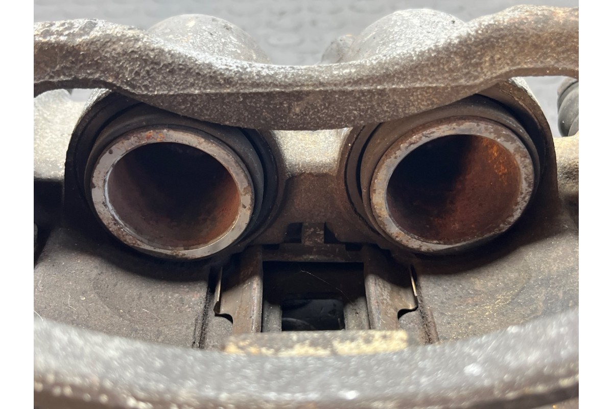 Recambio de pinza de freno trasera derecha para mercedes-benz sprinter 02.00  caja abierta 2.2 cdi referencia OEM IAM BOSCH RE22