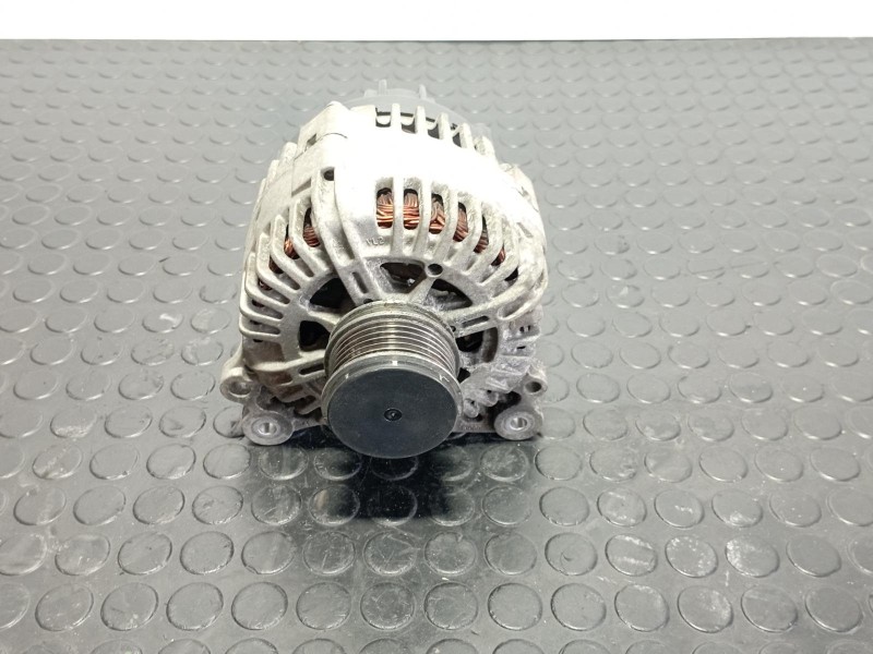 Recambio de alternador para seat leon (1p1) 1.9 tdi referencia OEM IAM 06F903023C  