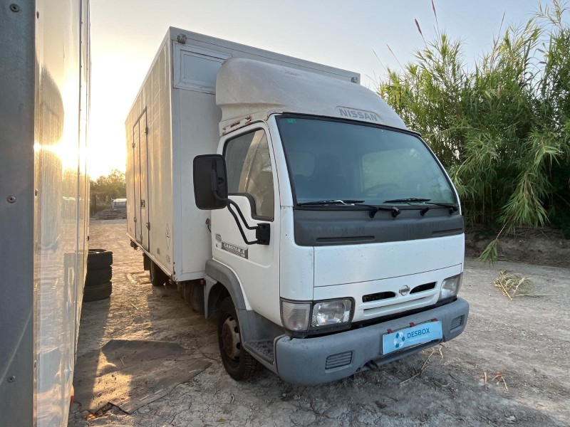 nissan cabstar del año 1950