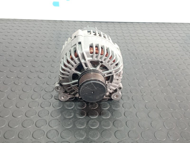 Recambio de alternador para seat leon (1p1) 1.9 tdi referencia OEM IAM 06F903023C  