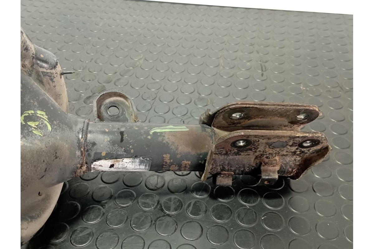 Recambio de amortiguador delantero izquierdo para kia carnival ii 2.9 crdi lx referencia OEM IAM 546004D200  