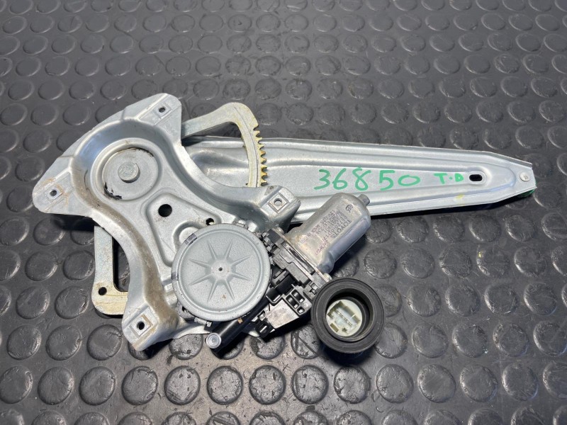 Recambio de elevalunas trasero derecho para toyota auris 1.8 hybrid referencia OEM IAM 857200D120  