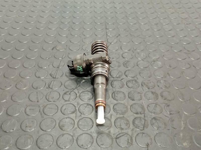 Recambio de inyector para seat ibiza (6l1) 1.4 tdi referencia OEM IAM 038130073AG  