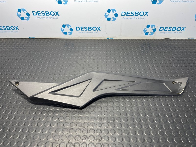Recambio de moldura para wottan storm sy125t referencia OEM IAM   