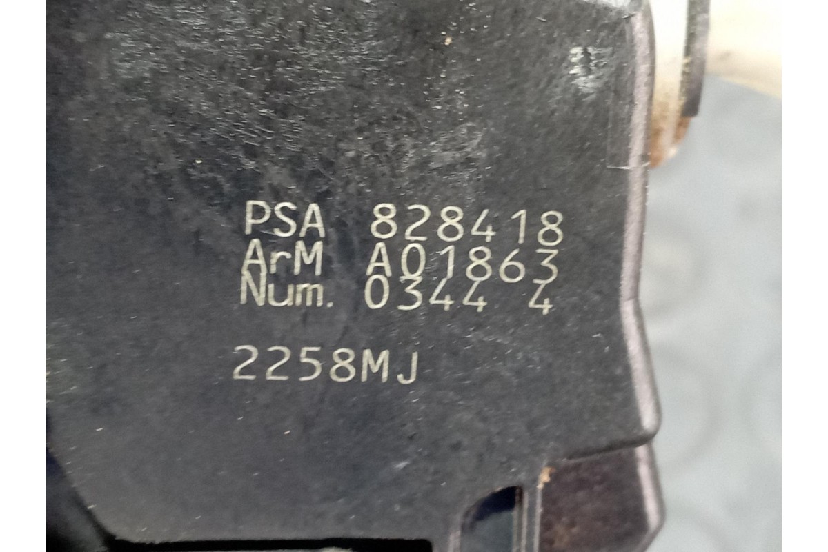 Recambio de cerradura puerta trasera izquierda para ford focus berlina (cak) 1.8 tdci referencia OEM IAM A01863  