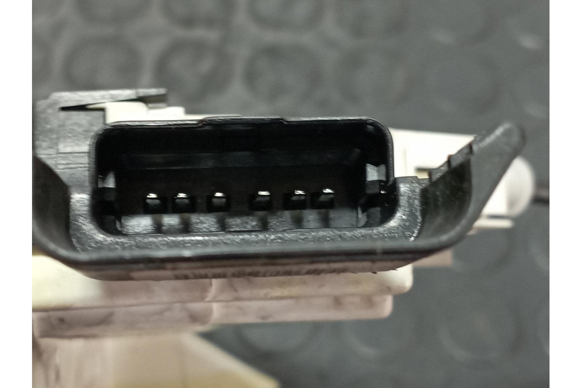 Recambio de cerradura puerta trasera izquierda para ford focus berlina (cak) 1.8 tdci referencia OEM IAM A01863  