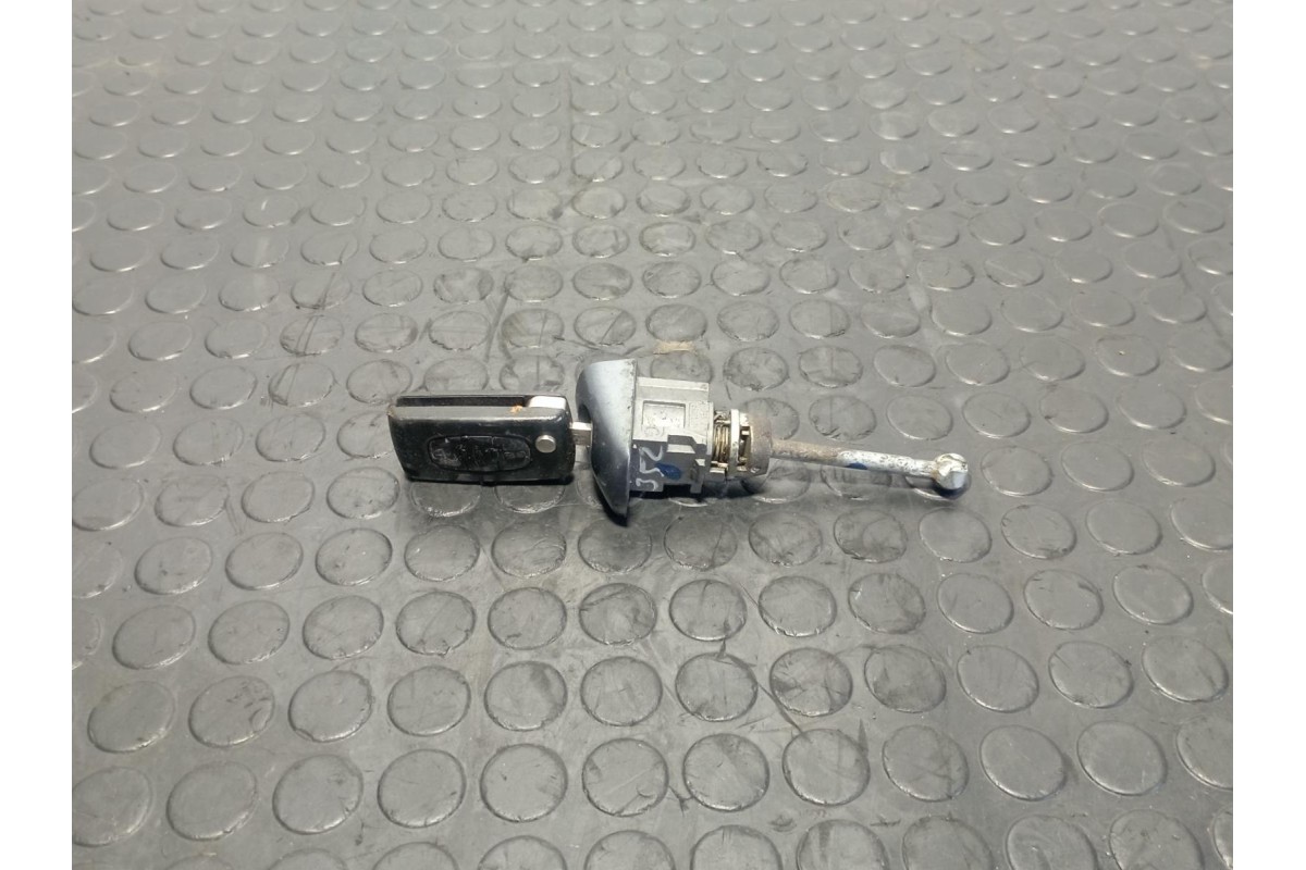 Recambio de bombin puerta delantera izquierda para citroen c4 grand picasso 1.6 hdi referencia OEM IAM 59395J01  
