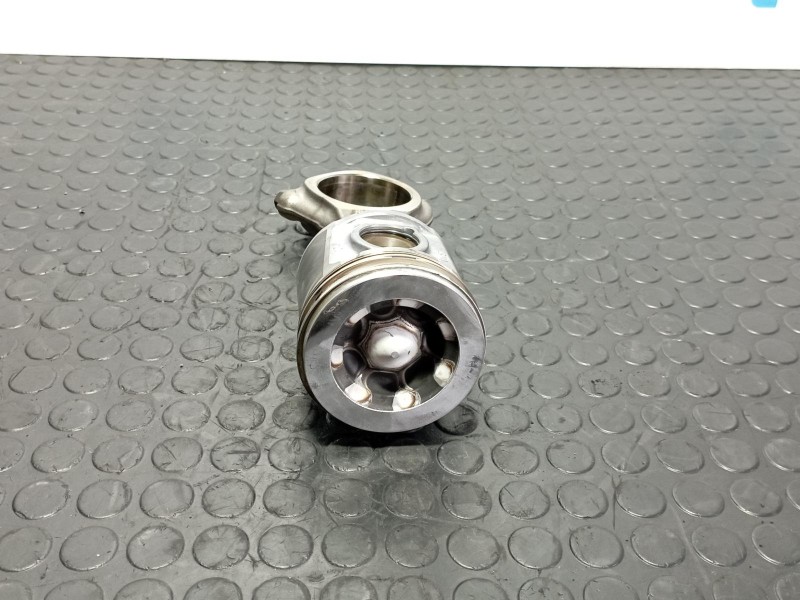 Recambio de piston para iveco daily vi caja/chasis 33s15, 35s15, 35c15 referencia OEM IAM 500054823  