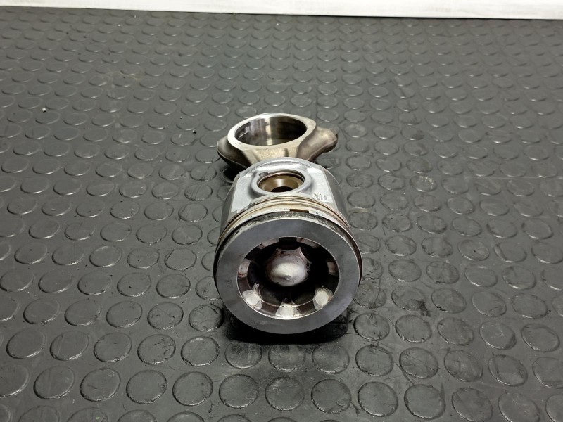 Recambio de piston para iveco daily vi caja/chasis 33s15, 35s15, 35c15 referencia OEM IAM 500054823  