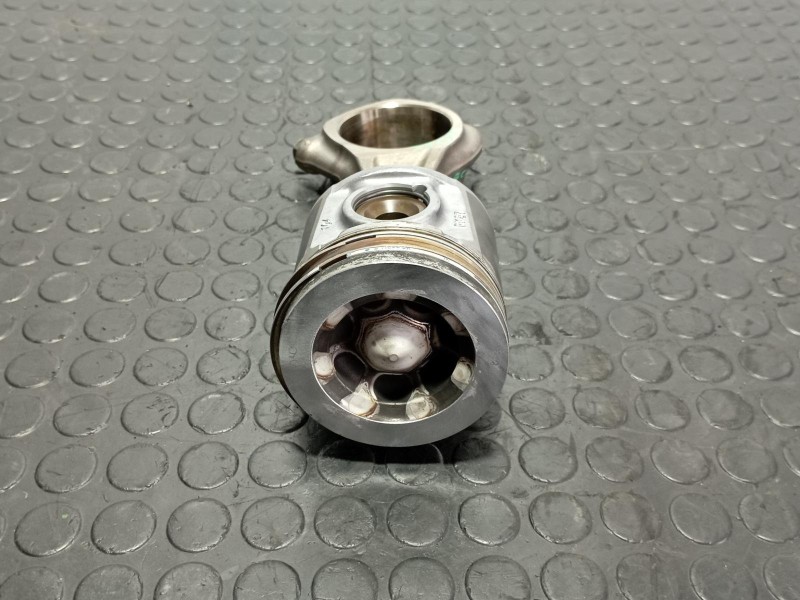 Recambio de piston para iveco daily vi caja/chasis 33s15, 35s15, 35c15 referencia OEM IAM 500054823  