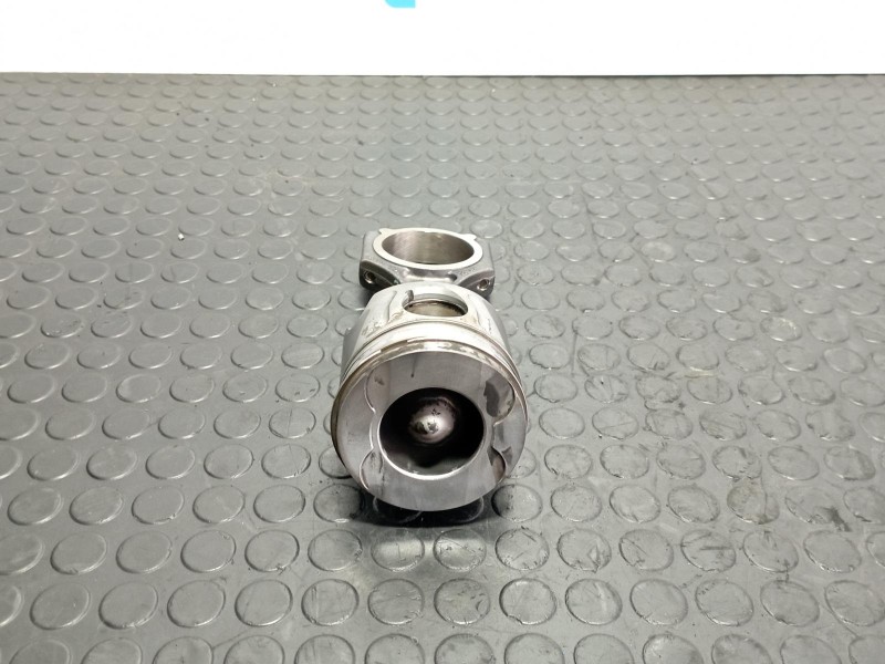 Recambio de piston para mercedes-benz clase a (w176) 2.2 referencia OEM IAM 834AA  