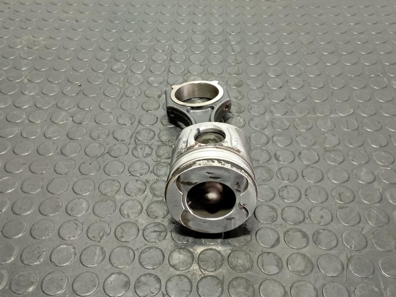 Recambio de piston para mercedes-benz clase a (w176) 2.2 referencia OEM IAM 834AA  