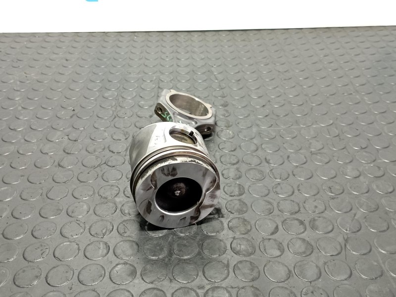 Recambio de piston para mercedes-benz clase a (w176) 2.2 referencia OEM IAM 834AA  