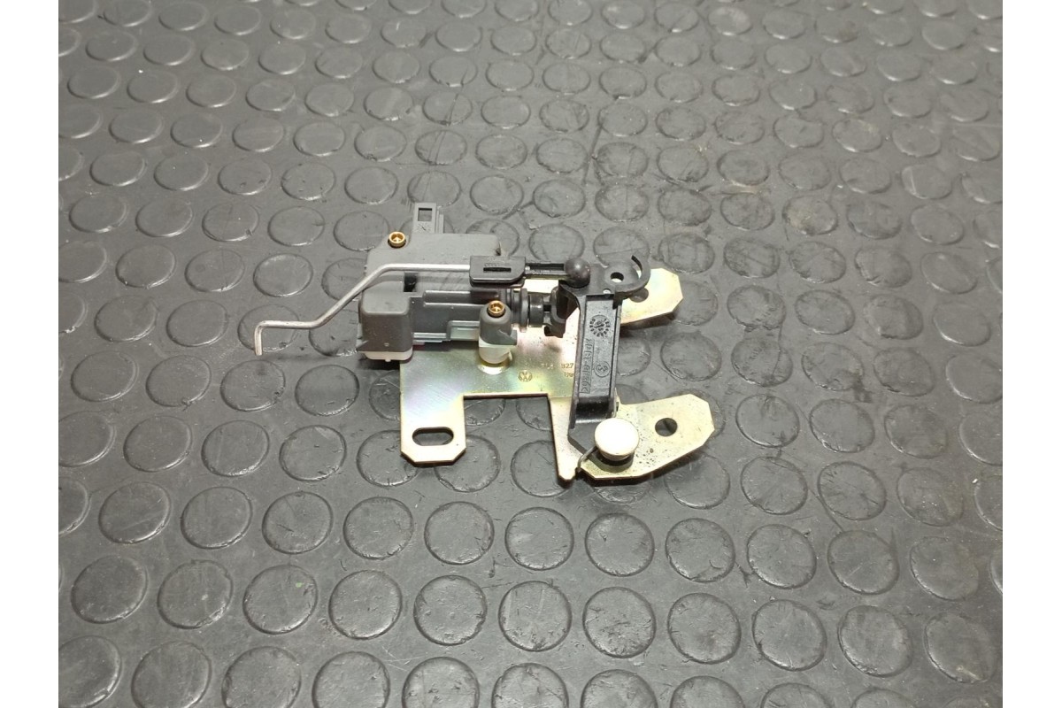 Recambio de motor cierre centralizado porton para volkswagen touareg (7la) 5.0 v10 referencia OEM IAM 7L6827425  