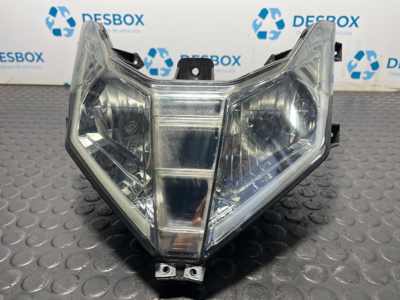 Recambio de faro para wottan storm sy125t referencia OEM IAM A046863  