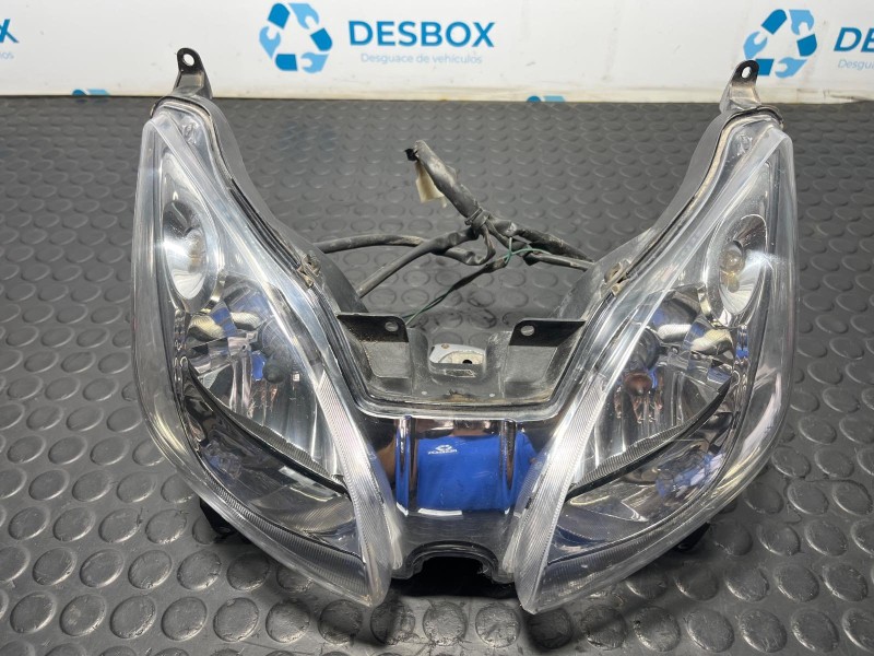 Recambio de faro para yamaha x-max 250 250 referencia OEM IAM 10553600  