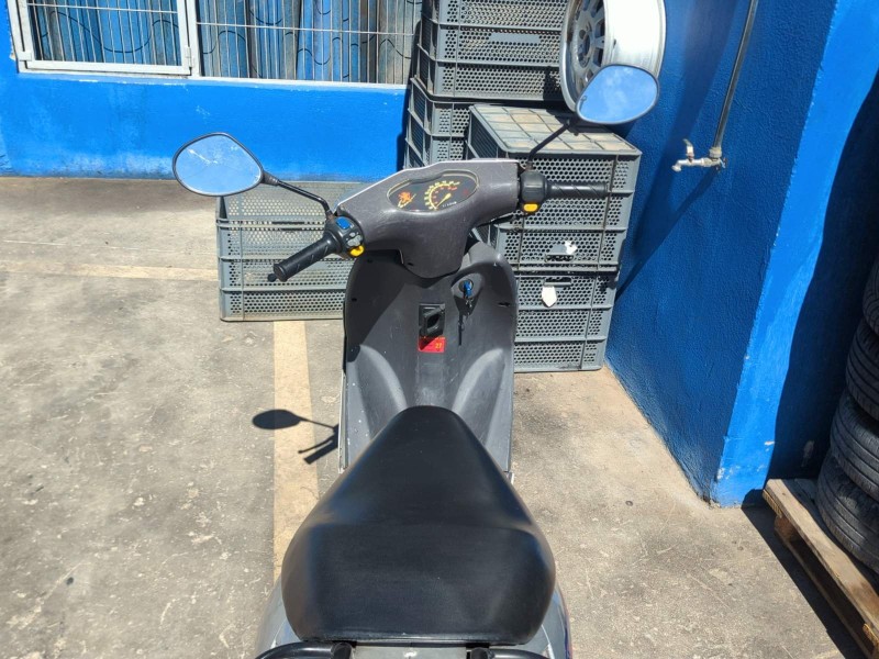 peugeot e-vivacity del año 2013