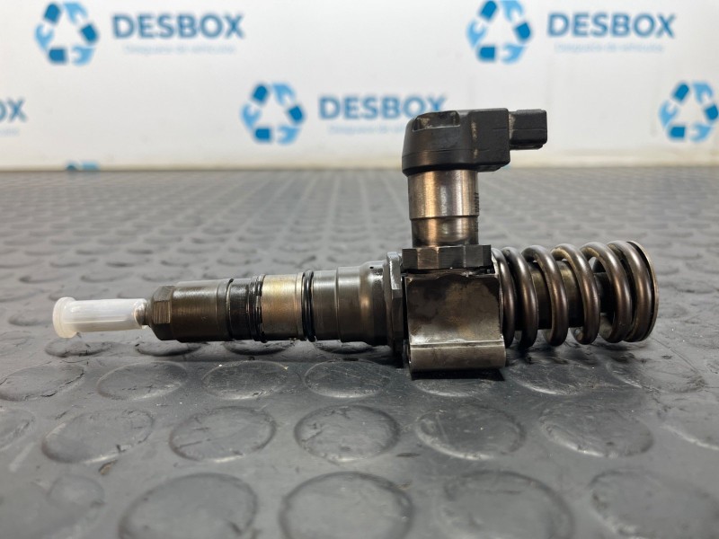 Recambio de inyector para volkswagen passat variant (3c5) 2.0 tdi referencia OEM IAM 03G130073T  