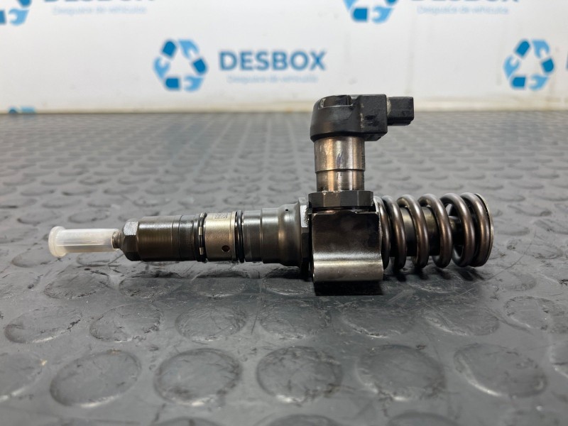 Recambio de inyector para volkswagen passat variant (3c5) 2.0 tdi referencia OEM IAM 03G130073T  