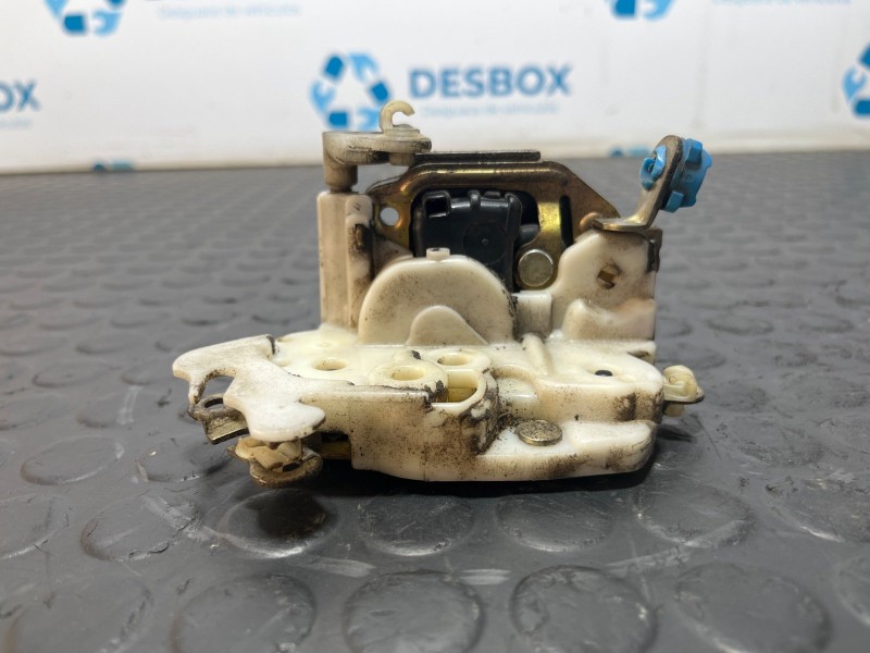 Recambio de cerradura puerta delantera derecha para nissan terrano ii 2.4 i 12v 4wd referencia OEM IAM 911263  