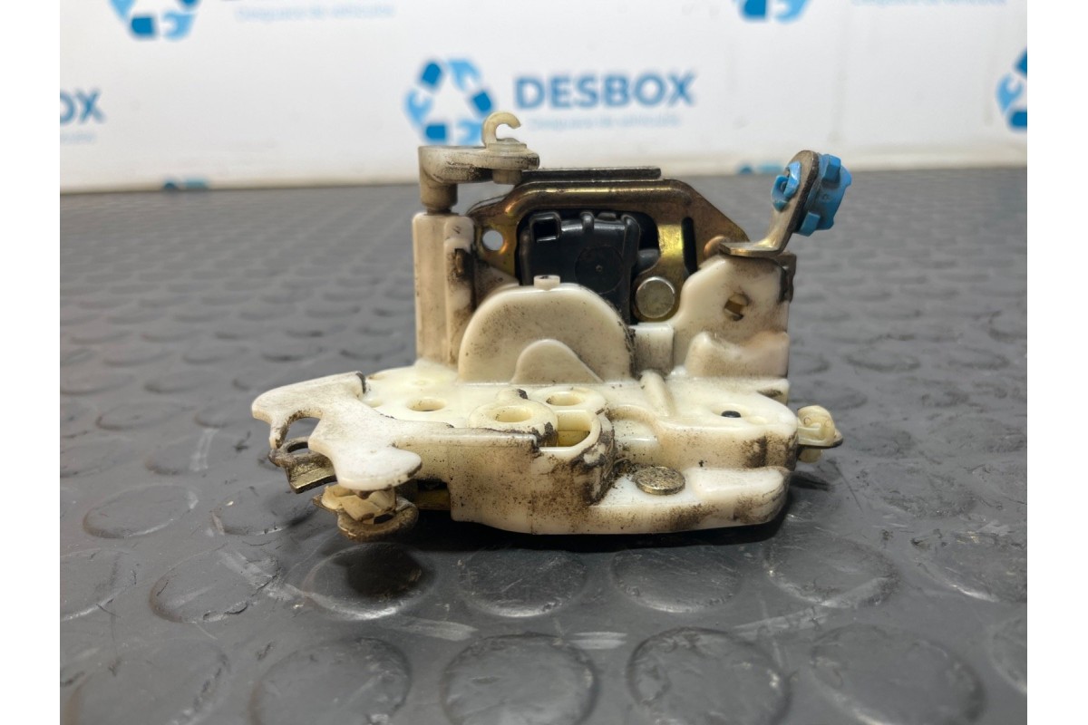 Recambio de cerradura puerta delantera derecha para nissan terrano ii 2.4 i 12v 4wd referencia OEM IAM 911263  