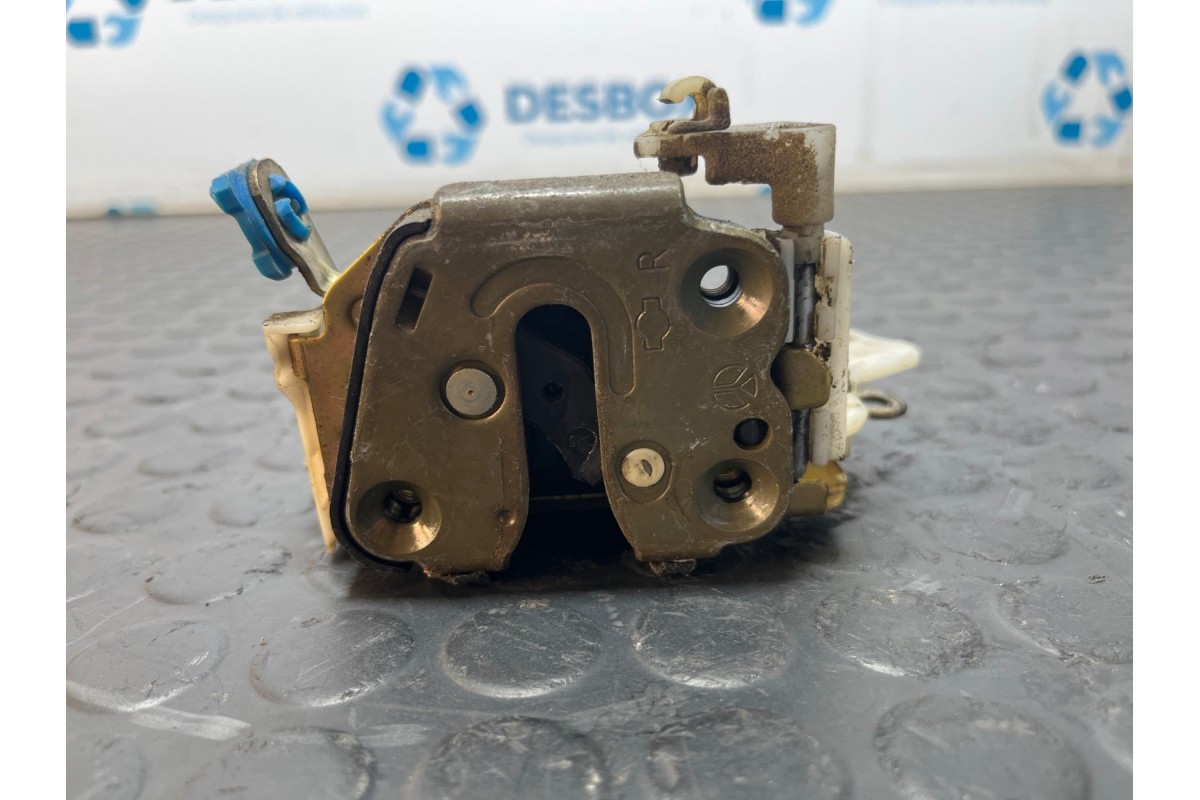 Recambio de cerradura puerta delantera derecha para nissan terrano ii 2.4 i 12v 4wd referencia OEM IAM 911263  