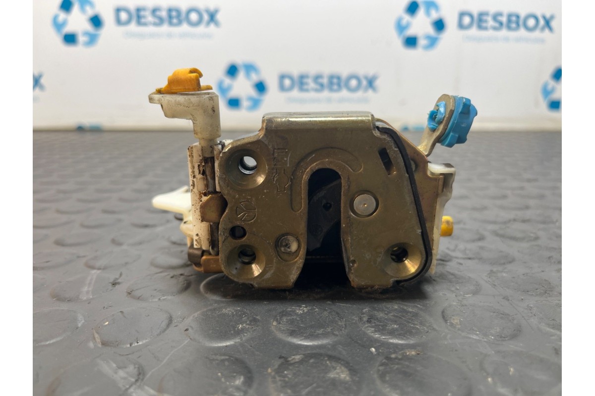 Recambio de cerradura puerta delantera izquierda para nissan terrano ii 2.4 i 12v 4wd referencia OEM IAM 911343  