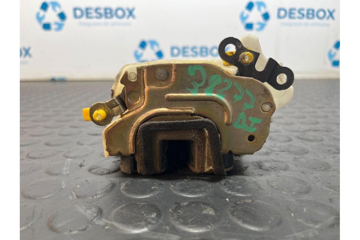 Recambio de cerradura puerta delantera izquierda para nissan terrano ii 2.4 i 12v 4wd referencia OEM IAM 911343  