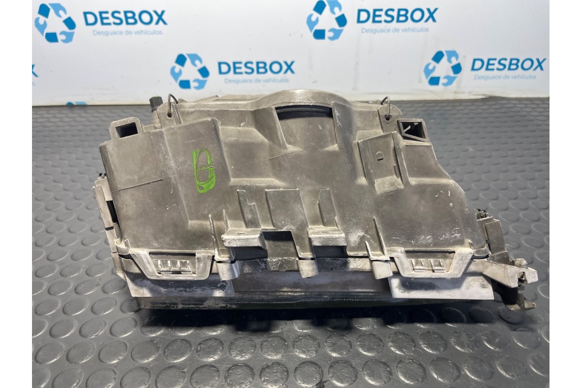 Recambio de faro izquierdo para mercedes-benz clase c (w202) berlina 250 td (202.128) referencia OEM IAM 92082  