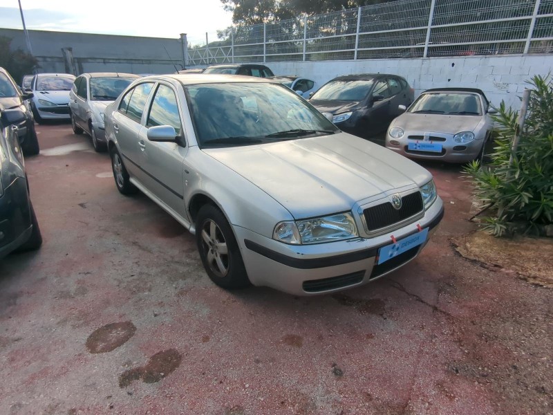 skoda octavia berlina (1u2) del año 1997