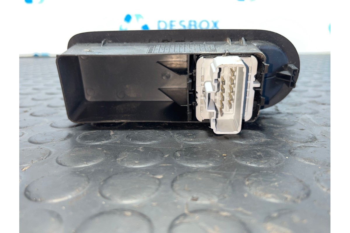 Recambio de mando elevalunas delantero izquierdo para renault megane ii berlina 3p confort dynamique referencia OEM IAM 15601809