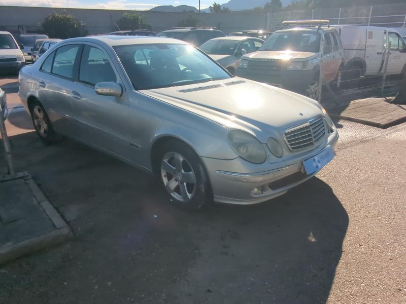 mercedes-benz clase e (w211) berlina del año 2002