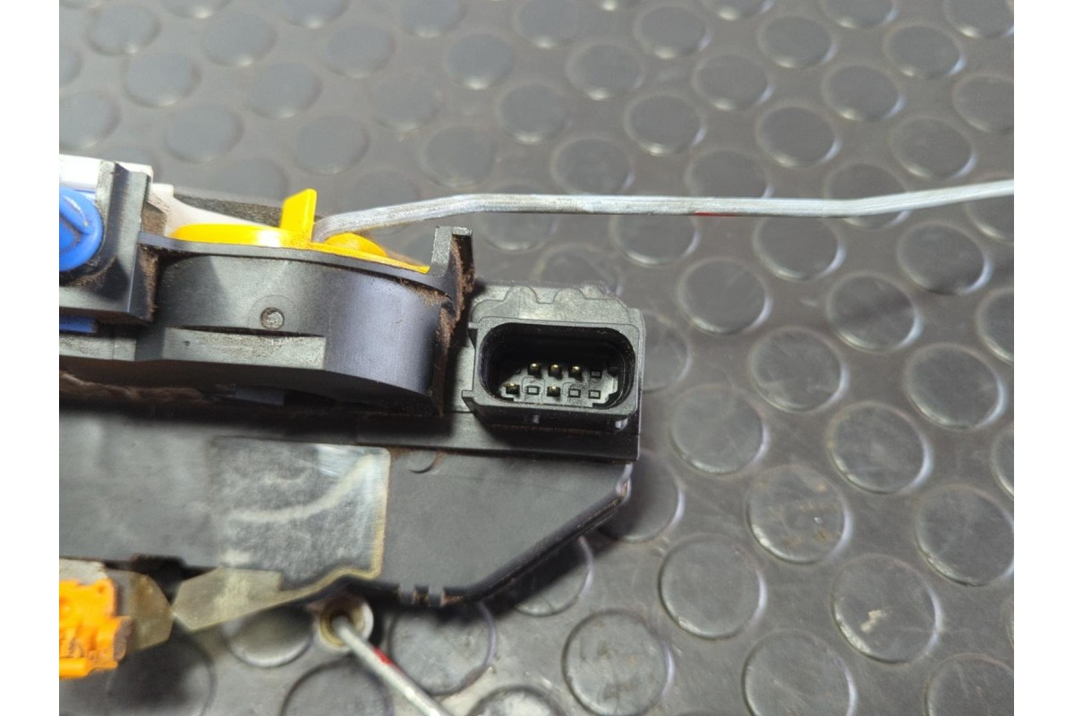 Recambio de cerradura puerta delantera izquierda para opel mokka x mokka x 1.3 i referencia OEM IAM 13579522  