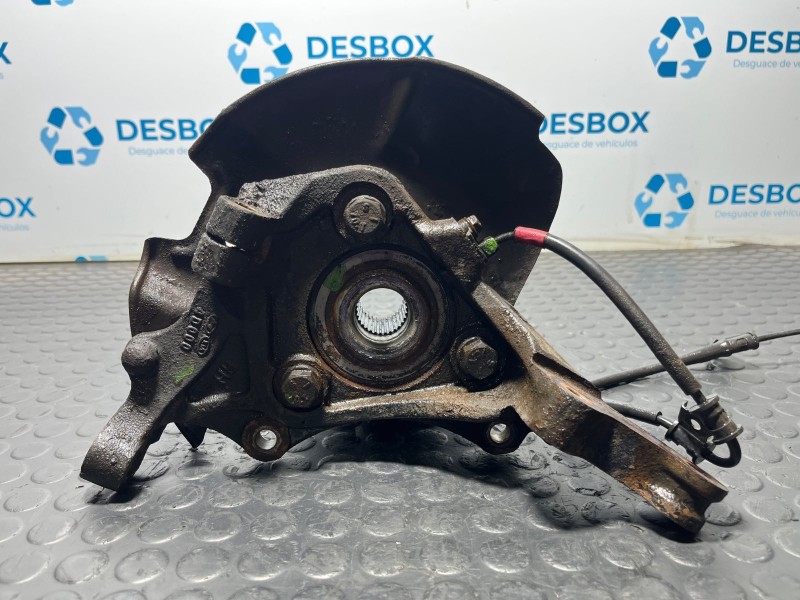 Recambio de mangueta delantera derecha para kia carnival ii 2.9 crdi lx referencia OEM IAM 4D000  
