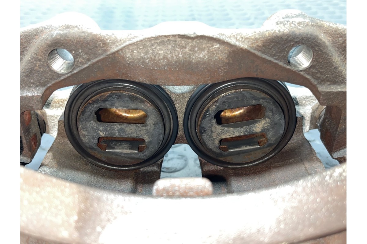 Recambio de pinza de freno delantera derecha para nissan terrano/terrano.ii (r20) aventura referencia OEM IAM LUCAS 0228  