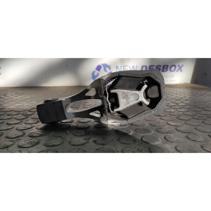 Recambio de soporte motor para peugeot 3008 allure referencia OEM IAM 9811786680  