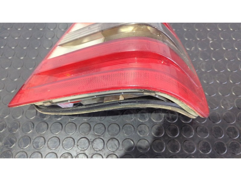 Recambio de piloto trasero derecho para mercedes-benz clase c (w202) familiar 220 t cdi (202.193) referencia OEM IAM 2028201264R