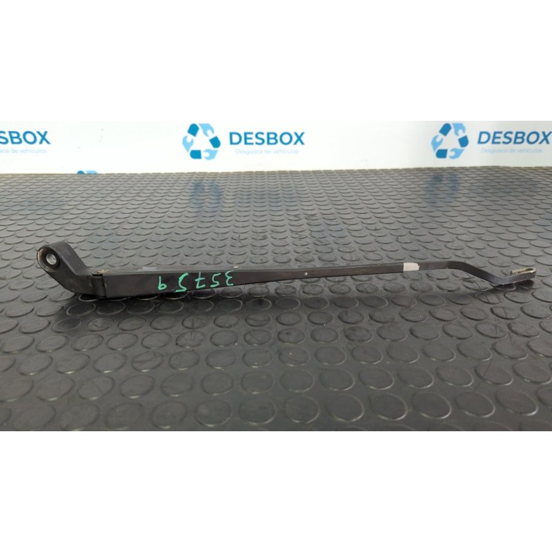 Recambio de brazo limpia delantero izquierdo para nissan cabstar 3.0 turbo referencia OEM IAM R492AL  