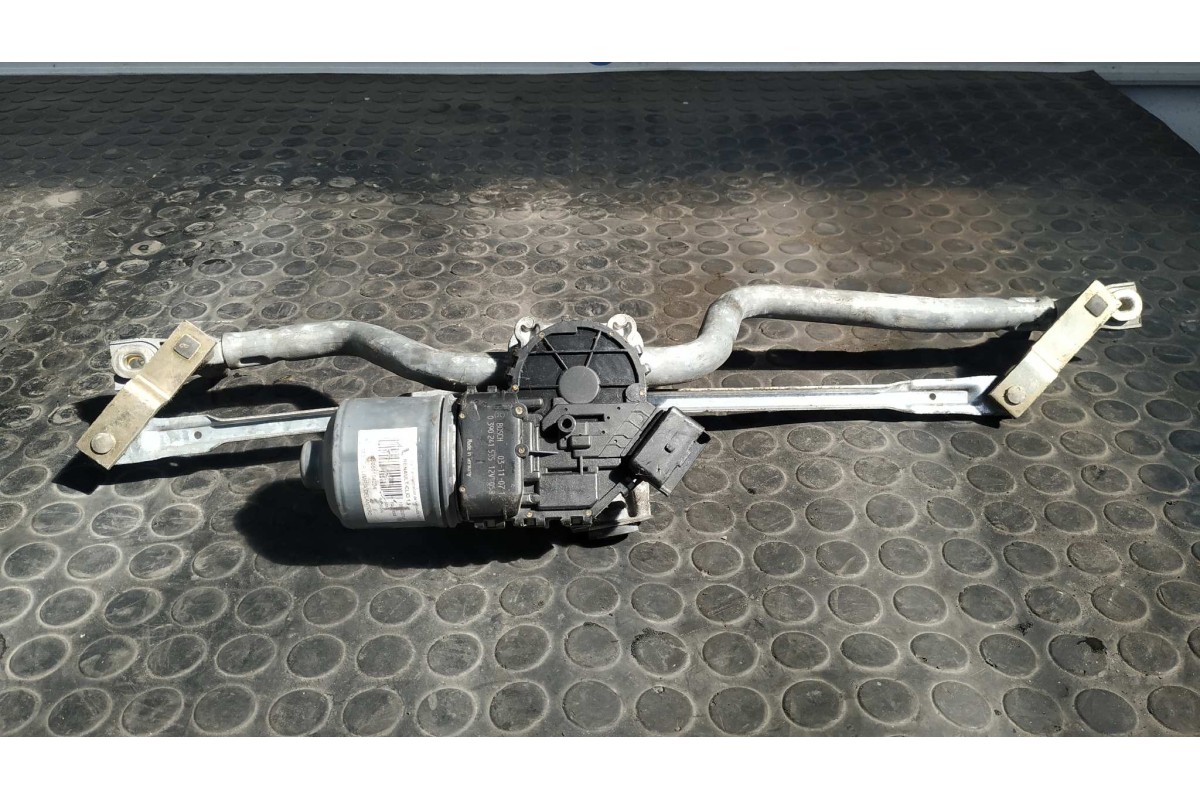 Recambio de motor limpia delantero para renault clio ii fase ii (b/cb0) 1.5 dci diesel referencia OEM IAM 0390241535  