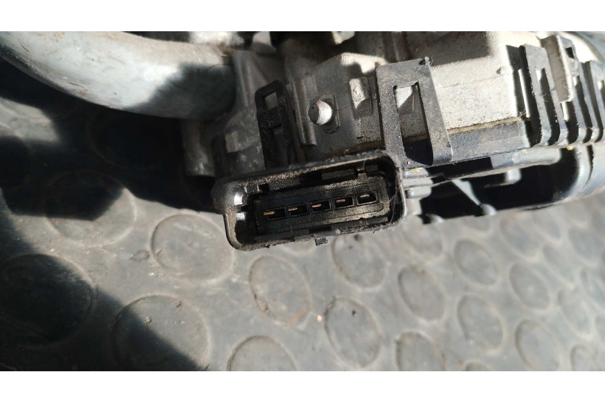 Recambio de motor limpia delantero para renault clio ii fase ii (b/cb0) 1.5 dci diesel referencia OEM IAM 0390241535  