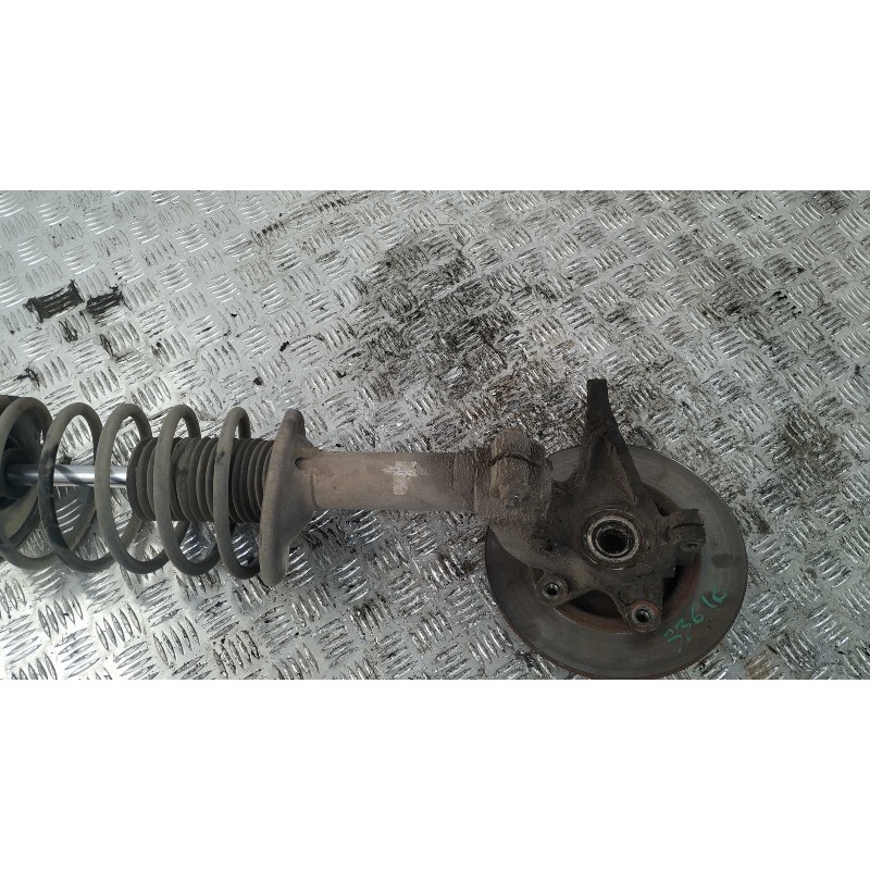 Recambio de mangueta delantera derecha para peugeot 205 berlina 1.1 mito referencia OEM IAM 364717  