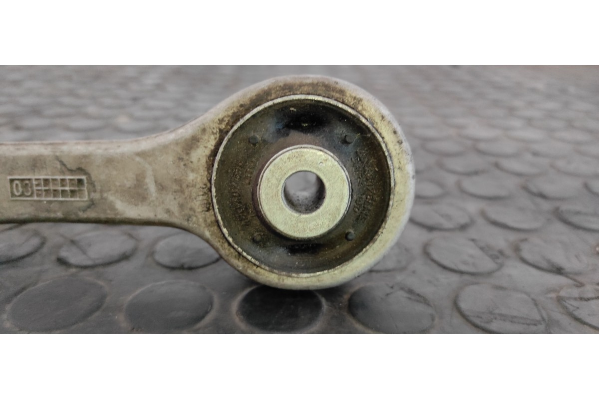 Recambio de brazo derecho superior delantero para audi a4 berlina (8e) 1.9 tdi (96kw) referencia OEM IAM LM0  