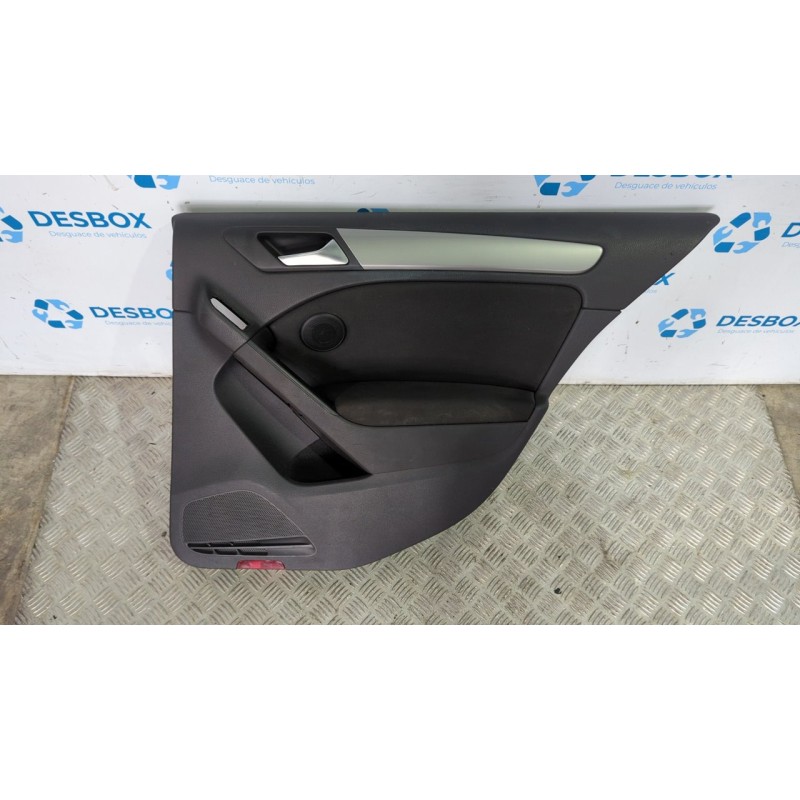 Recambio de guarnecido puerta trasera derecha para volkswagen golf vi (5k1) rabbit referencia OEM IAM 5K6867212  