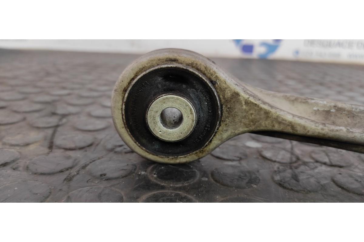 Recambio de brazo derecho superior delantero para audi a4 berlina (8e) 1.9 tdi (96kw) referencia OEM IAM LM0  